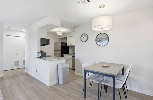 Hurstbourne Acres Apartment | Relaxing Retreat with Modern Touches