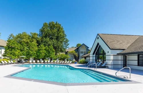Hurstbourne Acres Apartment | Relaxing Retreat with Modern Touches
