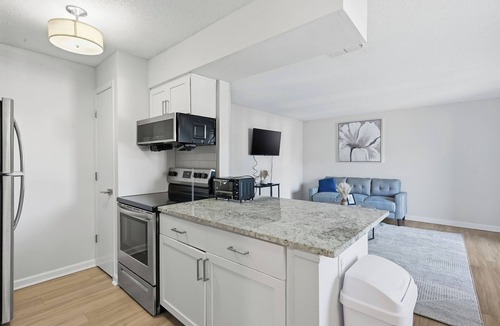 Hurstbourne Acres Apartment | Relaxing Retreat with Modern Touches