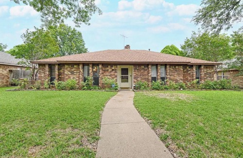 Richardson House | Relaxing Richardson Getaway – 5 Bedrooms with A/C