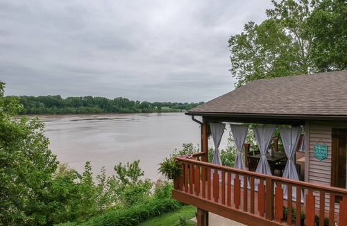Bridgeport House | Relaxing River House Getaway-Sleeps 10