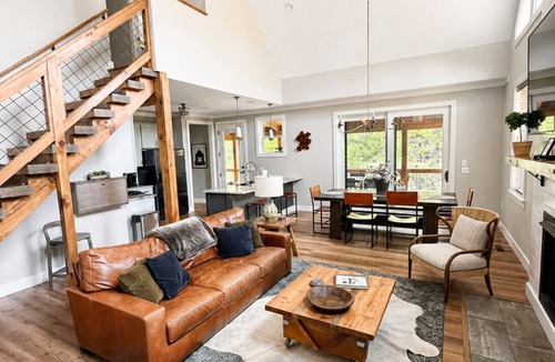 Cullowhee House | Relaxing riverfront house perfect for fly fishing and WCU family visits