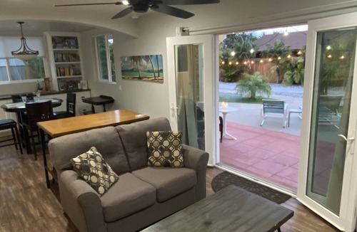 South Oceanside House | Relaxing, Romantic, and Fun! Private, Quiet, and Less than a mile to the Ocean!