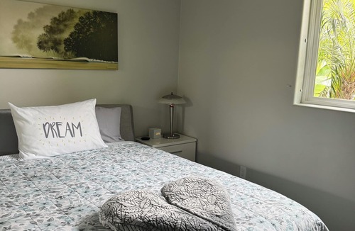 South Oceanside House | Relaxing, Romantic, and Fun! Private, Quiet, and Less than a mile to the Ocean!