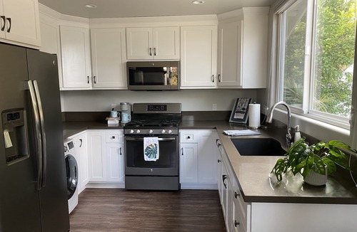 South Oceanside House | Relaxing, Romantic, and Fun! Private, Quiet, and Less than a mile to the Ocean!