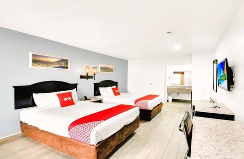 Oakville Hotel | Relaxing Room Close to Choke Canyon – Free Parking, Pet Allowed & Pool