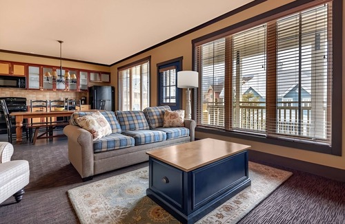 The Blue Mountains Hotel | Relaxing Room w/Balcony & Fireplace l Easy Access to Skiing & Outdoor Fun