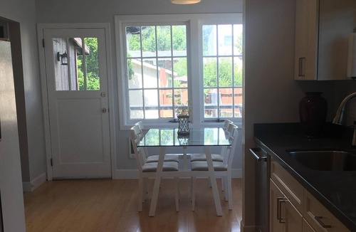 Martinez House | Relaxing San Francisco Bay Area Bungalow