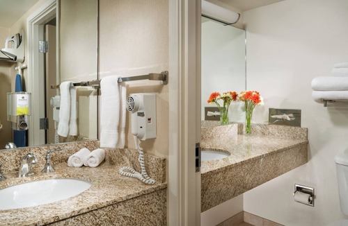 University District Hotel | Relaxing Seattle Room Ideal for Exploring | Free Parking