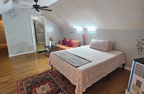 Pagedale Bed & Breakfast | Relaxing shared place near U.City/Delmar/Forest Park big 1BR with attach Bath
