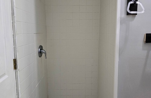 Pagedale Bed & Breakfast | Relaxing shared place near U.City/Delmar/Forest Park big 1BR with attach Bath