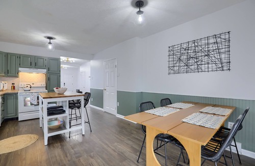 Ephrata House | Relaxing Small Town Retreat - Yard and Parking