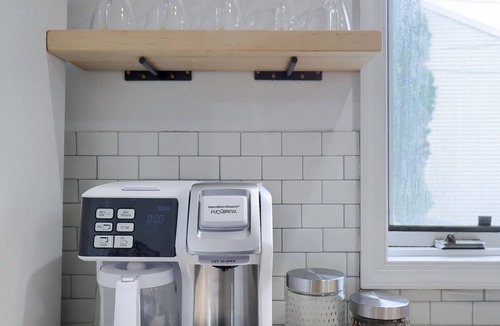 Ephrata House | Relaxing Small Town Retreat - Yard and Parking