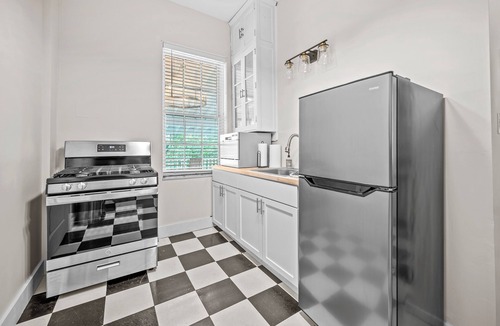 St. Charles Apartment | Relaxing South Main Apartment with Modern Comforts