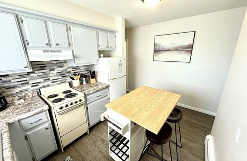 Cedar Rapids Apartment | Relaxing Space