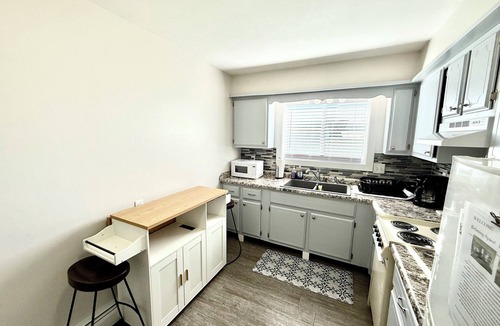 Cedar Rapids Apartment | Relaxing Space