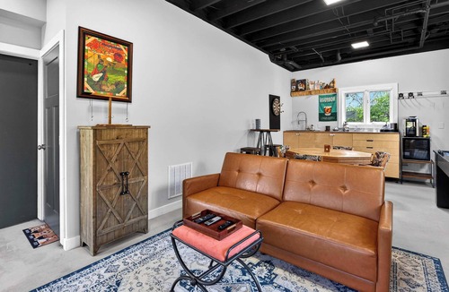 Buechel House | Relaxing stay near Louisville's top attractions!