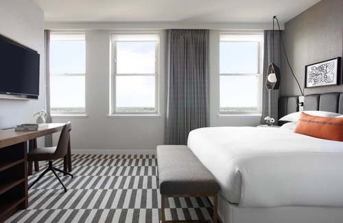 Downtown Fort Worth Hotel | Relaxing Stay! Pets Allowed, Close to Fort Worth Museum of Science and History!