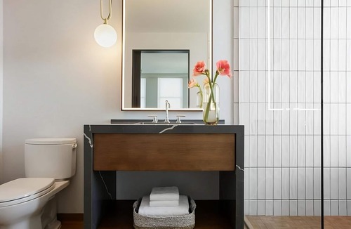 Downtown Fort Worth Hotel | Relaxing Stay! Pets Allowed, Close to Fort Worth Museum of Science and History!