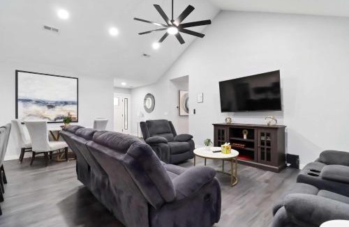 Fayetteville House | Relaxing Stay with Scenic Patio and Trails
