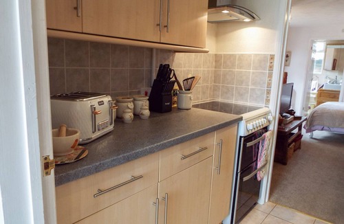 Sidcot Cottage | Relaxing Studio - Sauna - Luxe Bed - Pet-friendly