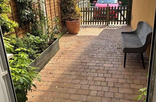 Sidcot Cottage | Relaxing Studio - Sauna - Luxe Bed - Pet-friendly