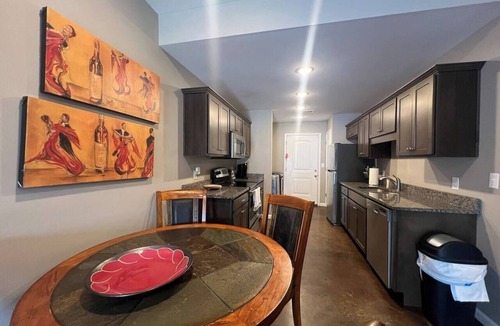 Jonesboro Apartment | Relaxing Stylish Getaway – 2BR in Jonesboro : A