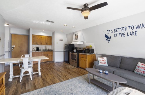 Big Cedars Apartment | Relaxing Suite Steps to Table Rock, Near Big Cedar, Community Hot Tub & Free Daily Tickets
