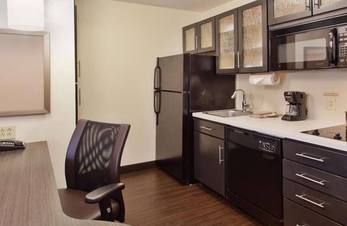 Nanuet Hotel | Relaxing Suite w/Kitchen, Free Parking, BBQ Facilities - Near Palisades Mall
