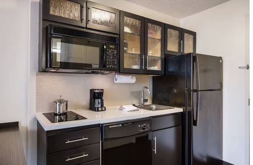 Nanuet Hotel | Relaxing Suite w/Kitchen, Free Parking, BBQ Facilities - Near Palisades Mall