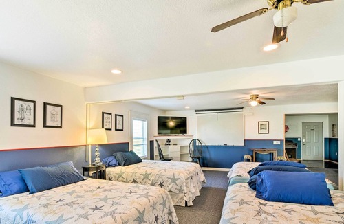Surfside Beach Villa | Relaxing Surfside Bunkhouse - Walk to the Beach!