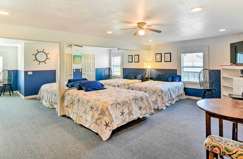 Surfside Beach Villa | Relaxing Surfside Bunkhouse - Walk to the Beach!