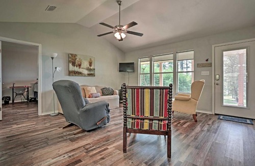 Jefferson House | Relaxing Texas Getaway, 1 Mile to Boat Ramp!
