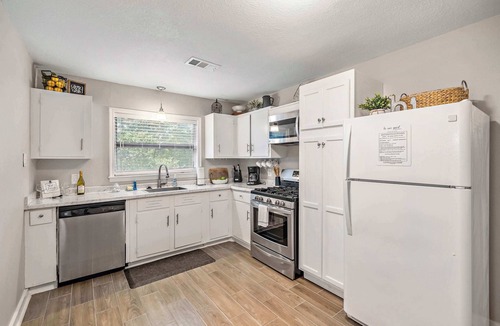 Pasadena House | Relaxing Texas Home: Near Strawberry Park|BBQ|WiFi
