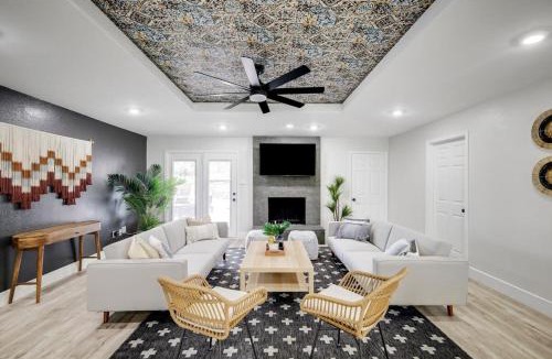 DeSoto House | Relaxing Texas Retreat 4BR w Pool & Dream Kitchen
