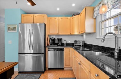 Sandwich House | Relaxing Town Neck Home Near Beach