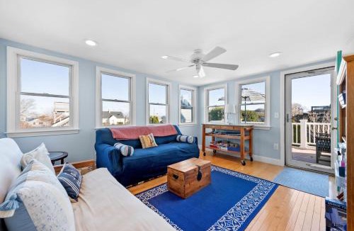 Sandwich House | Relaxing Town Neck Home Near Beach