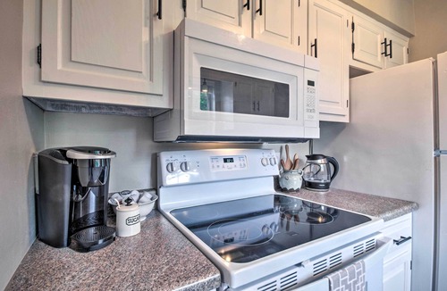 Columbia House | Relaxing Townhome, 4 Mi to Mizzou University!