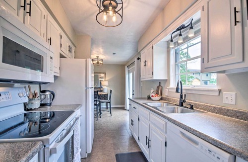 Columbia House | Relaxing Townhome, 4 Mi to Mizzou University!