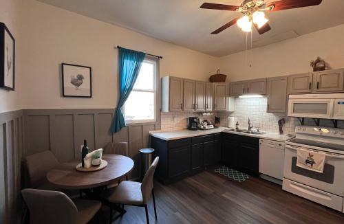 Downtown Dubuque House | Relaxing Townhouse Downtown Dubuque