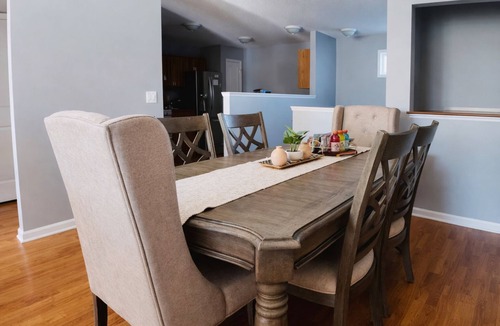 Hugo House | Relaxing Townhouse Escape