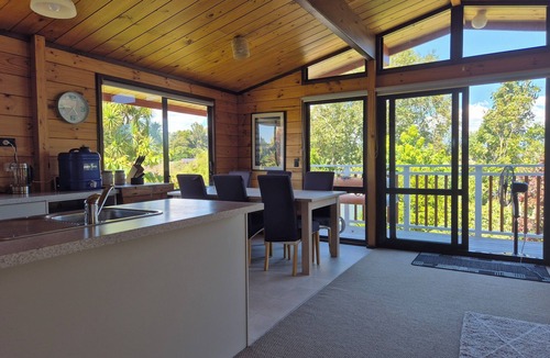 New Plymouth House | Relaxing treetop house.