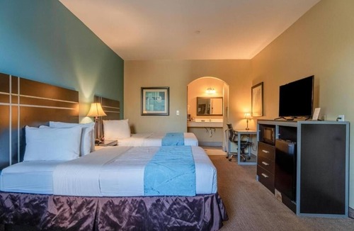 Moulton Hotel | Relaxing Unit Near Tracie’s Bar With Parking And Daily Breakfast