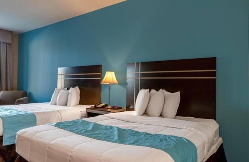 Moulton Hotel | Relaxing Unit Near Tracie’s Bar With Parking And Daily Breakfast
