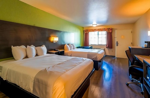 Sweet Home Hotel | Relaxing Unit next to La Terraza, Outdoor Pool and Free On‑Site Parking