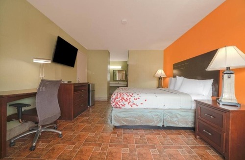 Aransas Pass Hotel | Relaxing Unit w/Pool Access Near Port Aransas Nature Preserve