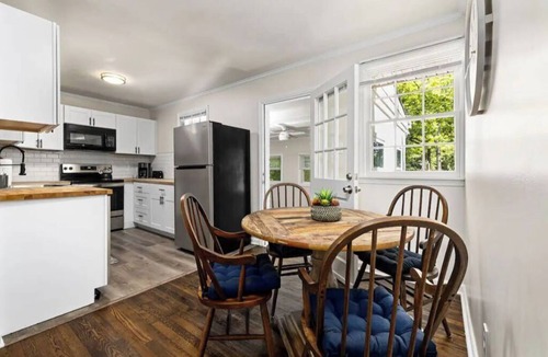 Southeast Raleigh House | Relaxing Urban Retreat