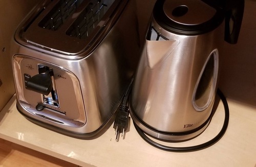 Moss Bay Condo | Relaxing View and Walking Distance to downtown Kirkland! Easy freeway access.