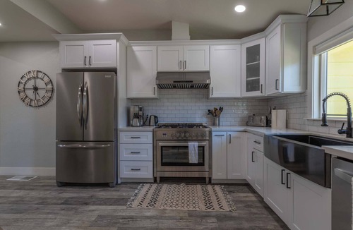 Graton House | Relaxing Vineyard View, Rooftop Deck & Game Room