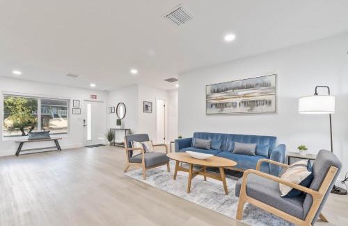 Wilton Manors Villa | Relaxing Waterfront 3BR 2BA with Pool Fire Pit BBQ Hammock Tree Swing